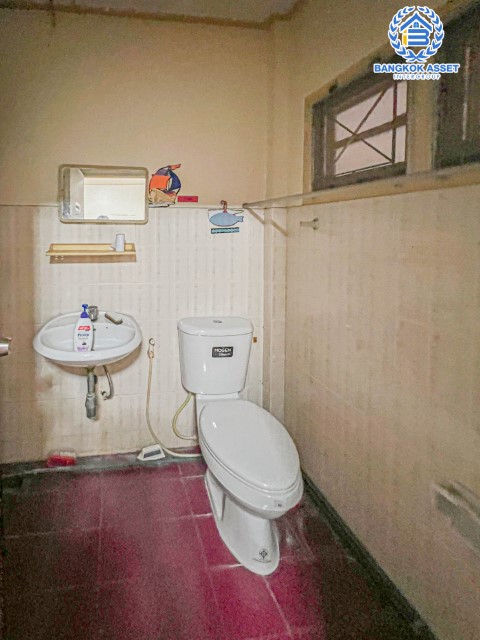 *****บ้านแฝดมือสองย่านปทุมธานี ม.พหลโยธิน64 พหลโยธิน เนื้อที่กว้างขวางถึง 40 ตร.ว. ฟังก์ชัน 3 ห้องนอน 2 ห้องน้ำ 2 ที่จอดรถ บรรยากาศเงียบสงบ ปลอดภัย ถนนซอยกว้าง บนทำเลเยี่ยม เพียง 15 นาทีก็ถึงรถไฟฟ้าสายสีเขียว "สถานีคูคต" ใกล้เซียร์รังสิต